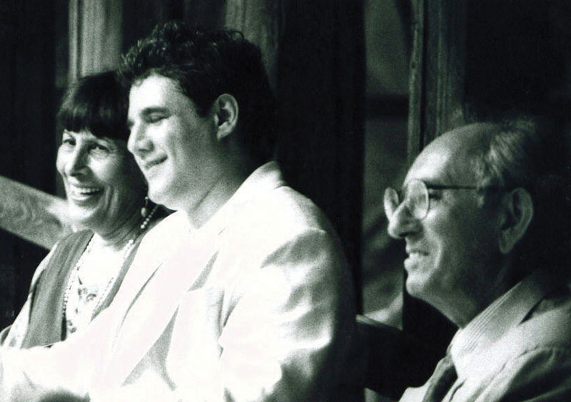 Dov and Zafrira Ben David with Leon Visznia (center)